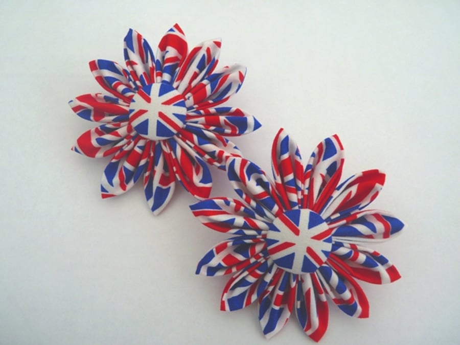  Corsage Brooches For The Big Sports Event In July.