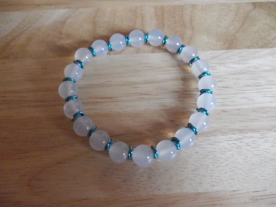 White agate and teal coloured chainmaille spacers elasticated bracelet