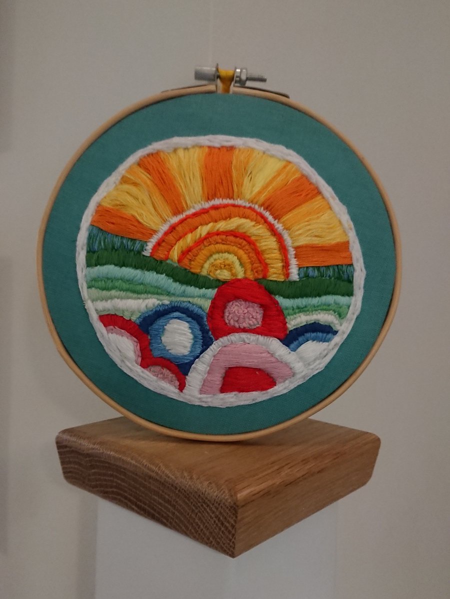 Retro sunrise embroidery hoop design 