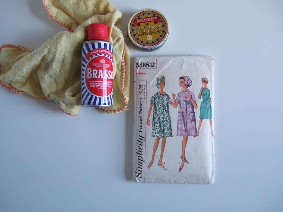 Vintage dressmaking pattern for a duster coat or overall. Original 1965 design.