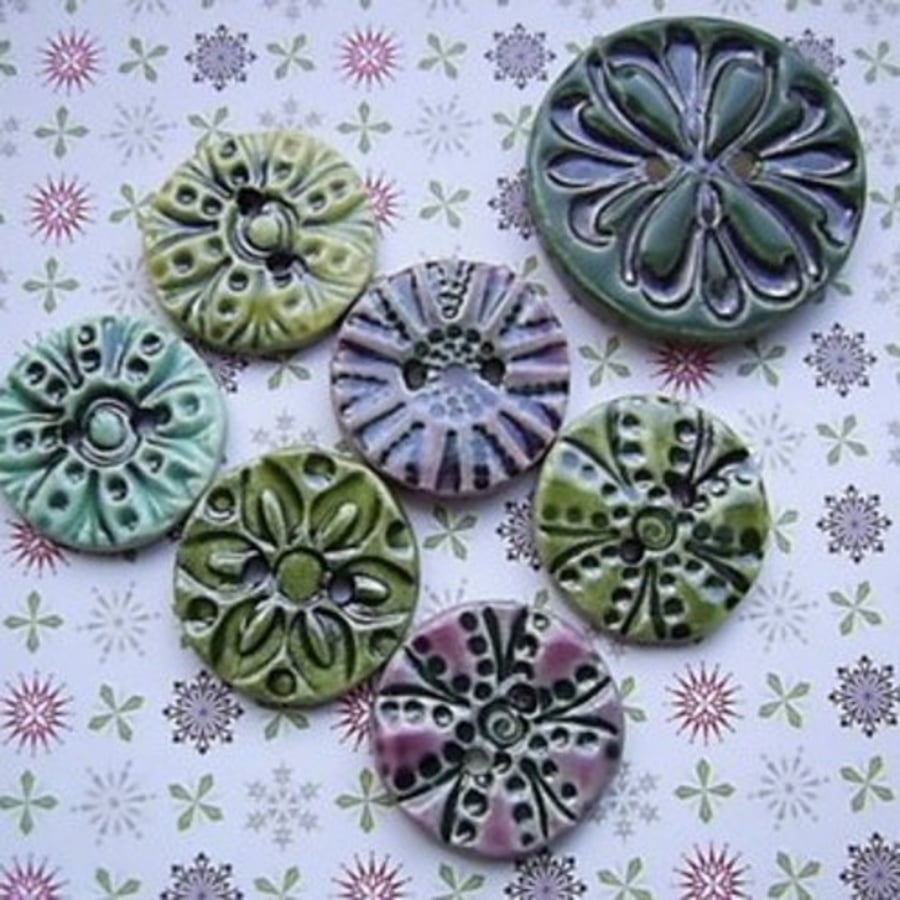 Set of 7 ceramic buttons