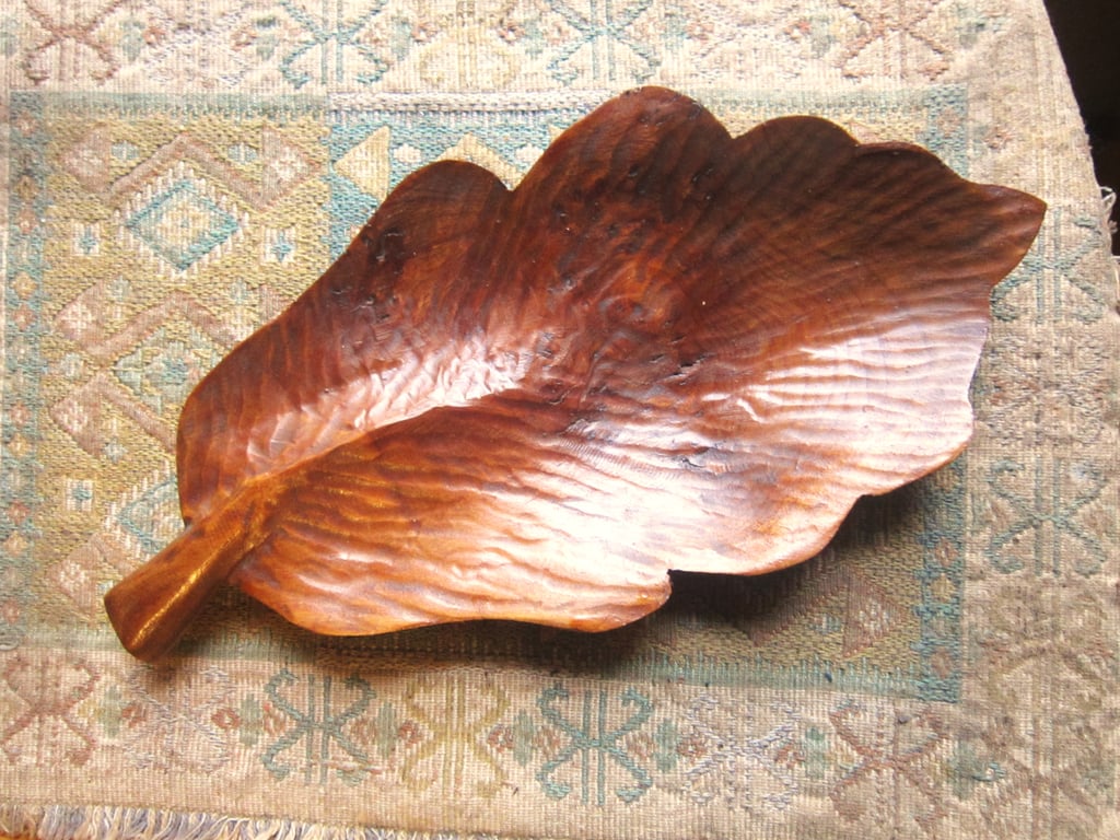 oak leaf shaped bowl