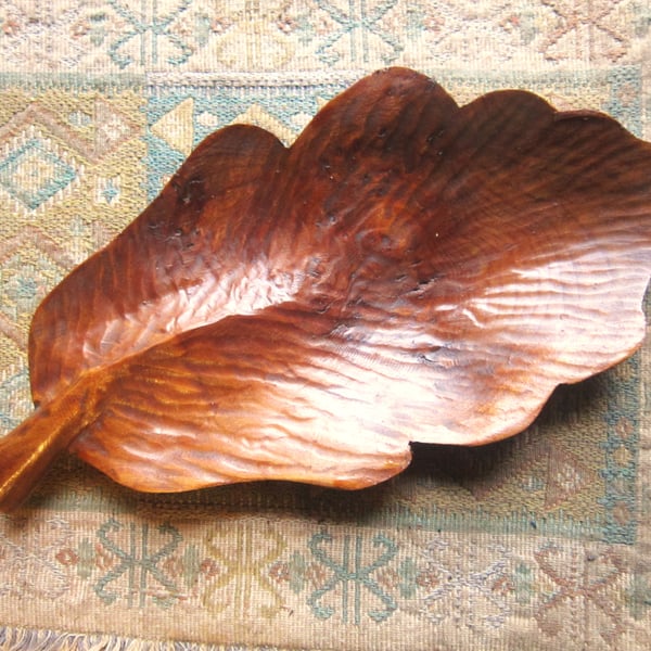 oak leaf shaped bowl