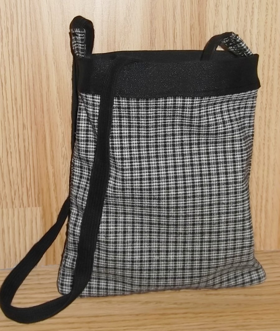 Small Messenger, Crossbody. Unisex bag. Shoulder bag. Black