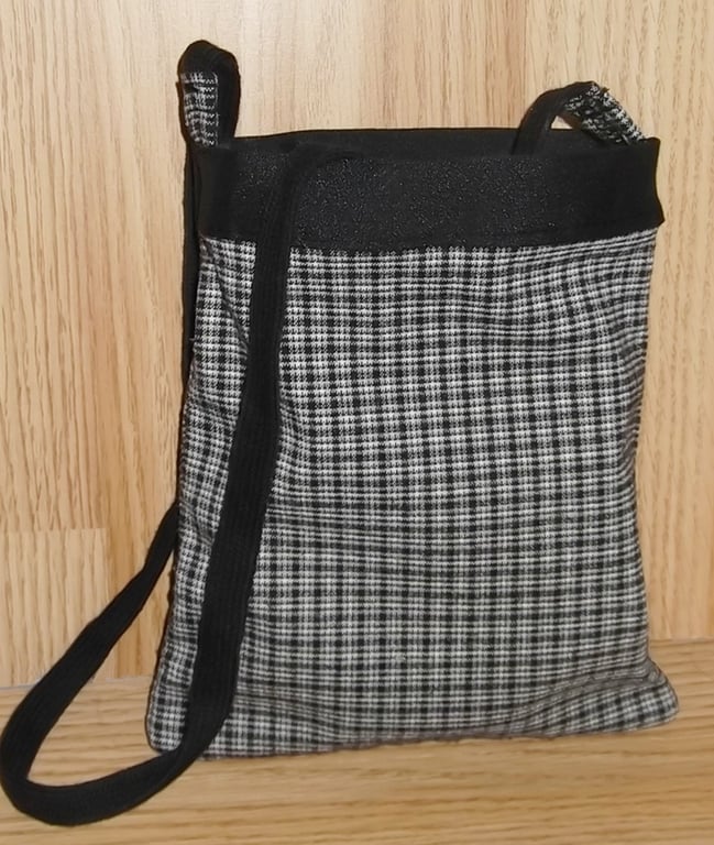 Small Messenger, Crossbody. Unisex bag. Shoulder bag. Black