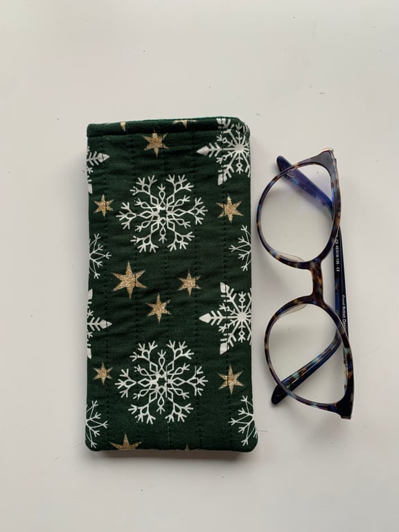 Snowflake Print Quilted Fabric Glasses Case