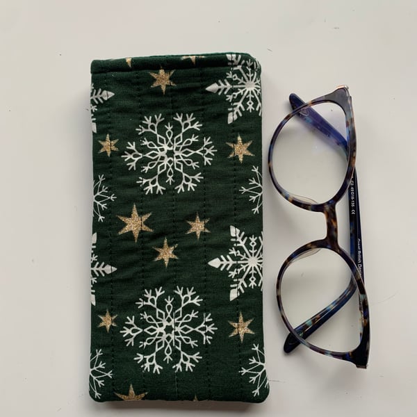 Snowflake Print Quilted Fabric Glasses Case