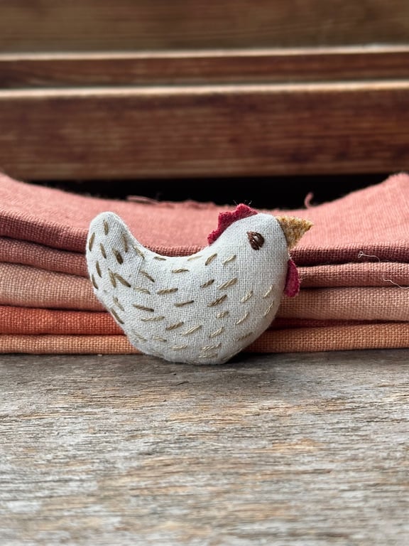 Little Hen - Embroidered Brooch