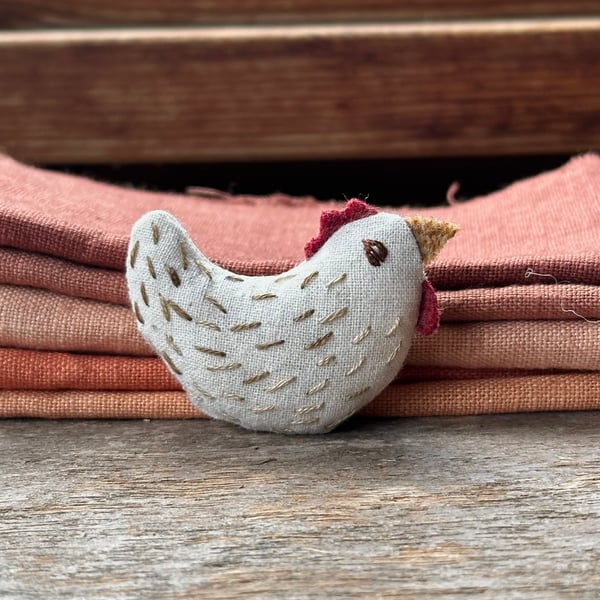 Little Hen - Embroidered Brooch