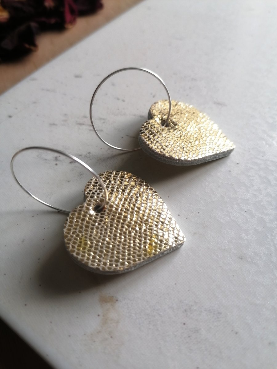 Heart Hoop Earrings - Gold 