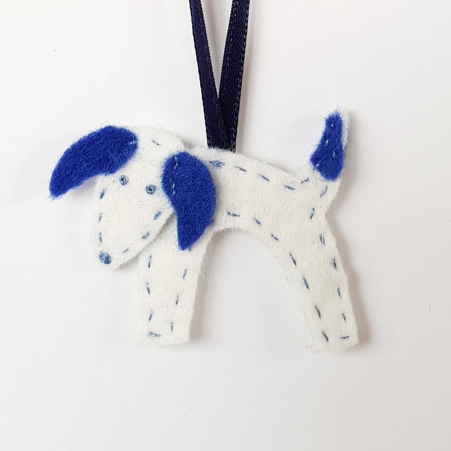 Small Blue & White Puppy-Dog Hanging Decoration (H10.2cm non-padded)