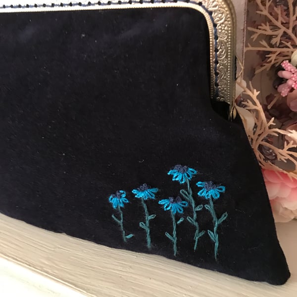 Vintage look - Navy Blue Velvet Embroidered 15cm Purse