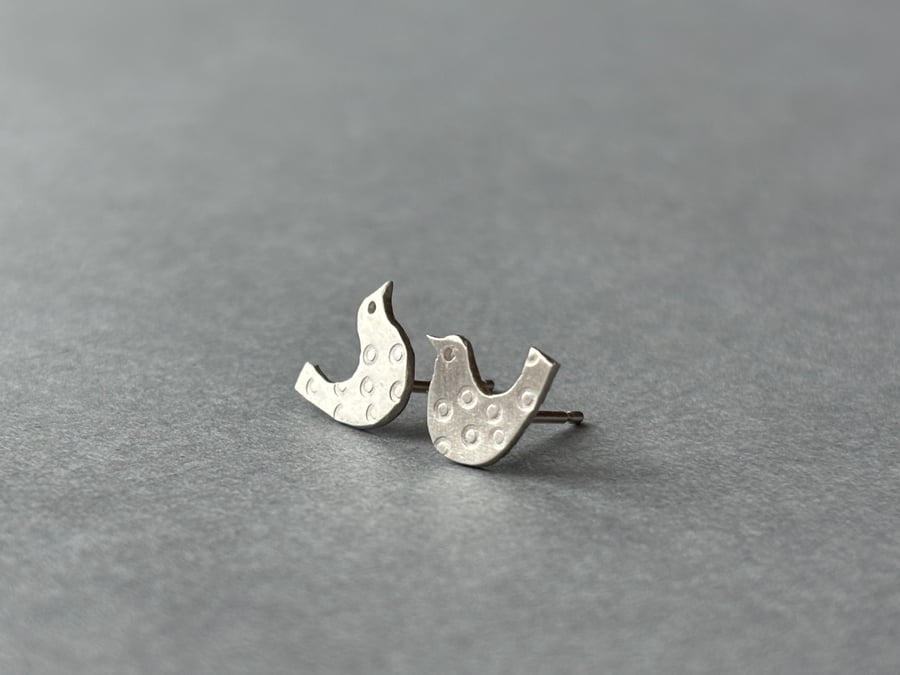 Spotty bird studs