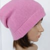 Pink sloppy beanie in recycled 100% cashmere