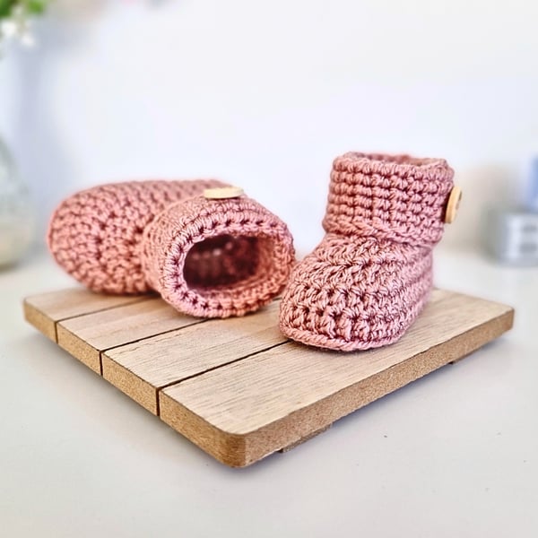Handmade Crochet Baby Booties – Newborn Gift in Pale Rose