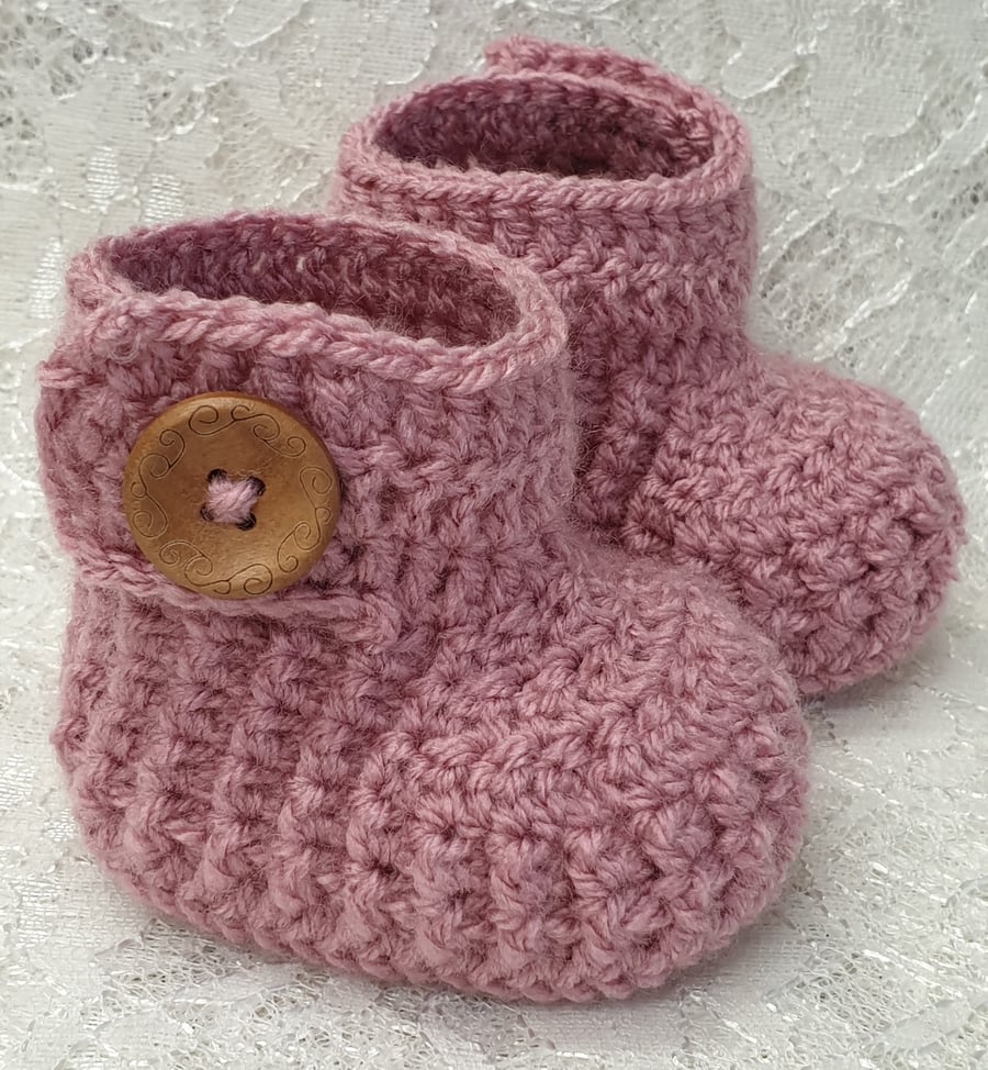 Pink crochet baby booties handmade baby booties 0-3 months old baby girl