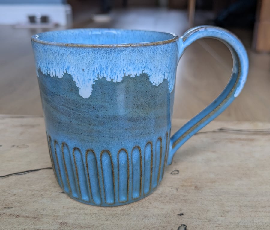 Scandi drippy blue mugs (slight stripe)