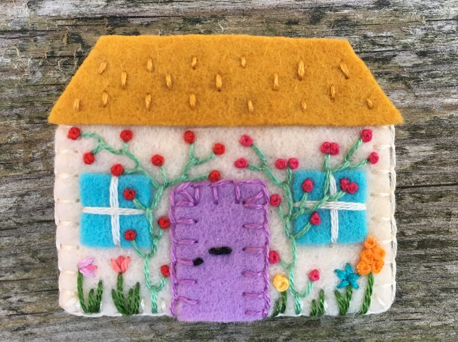 Hand Embroidered Country Cottage Brooch ( yellow ocre roof ) 