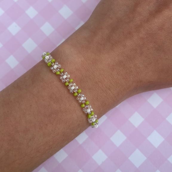 Light Pink Flower Seed Bead Bracelet
