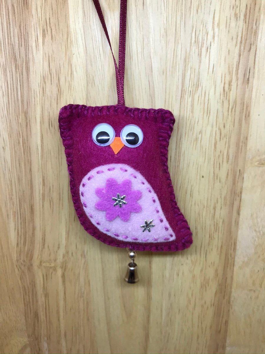 Felt Pink Owl. (490)