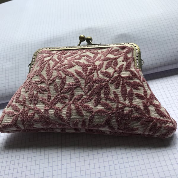 Vintage look - Rose pink velour clasp purse