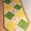 Easter Table Runner, Bunnies and daffodils 