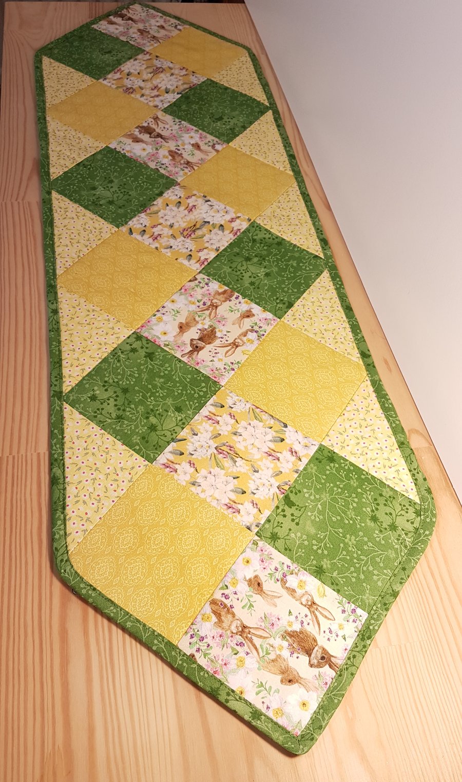 Easter Table Runner, Bunnies and daffodils 