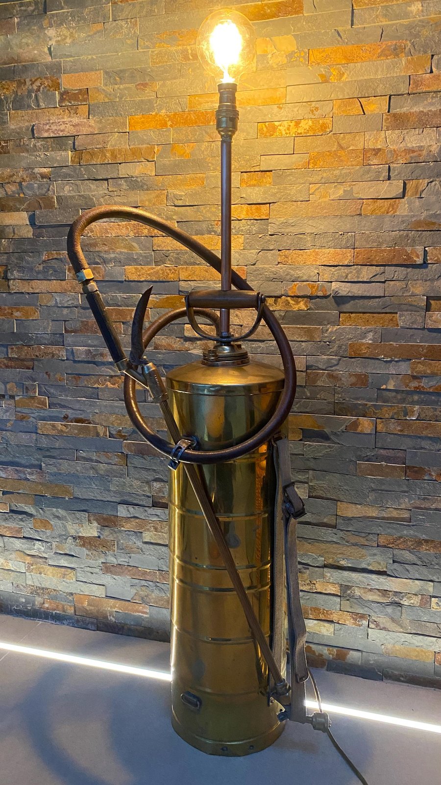 Vintage copper garden sprayer (1930s) up-cycled to a floortable lamp