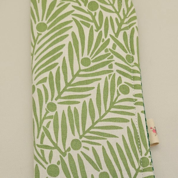 Glasses case in a classic William Morris fabric.