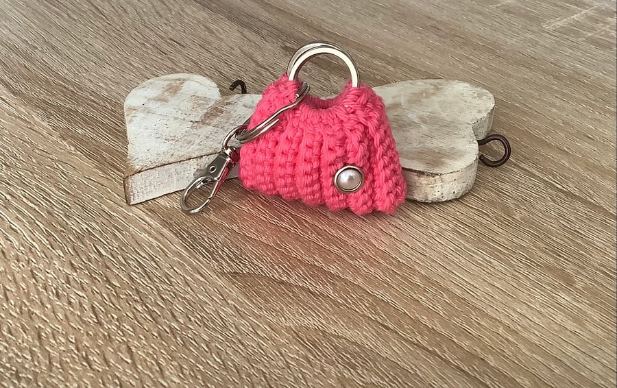 Small ag, key, ear buds, coins holder