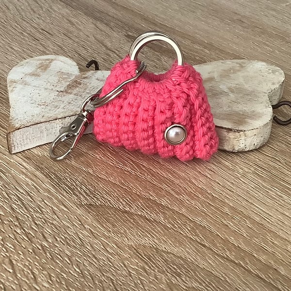 Small ag, key, ear buds, coins holder