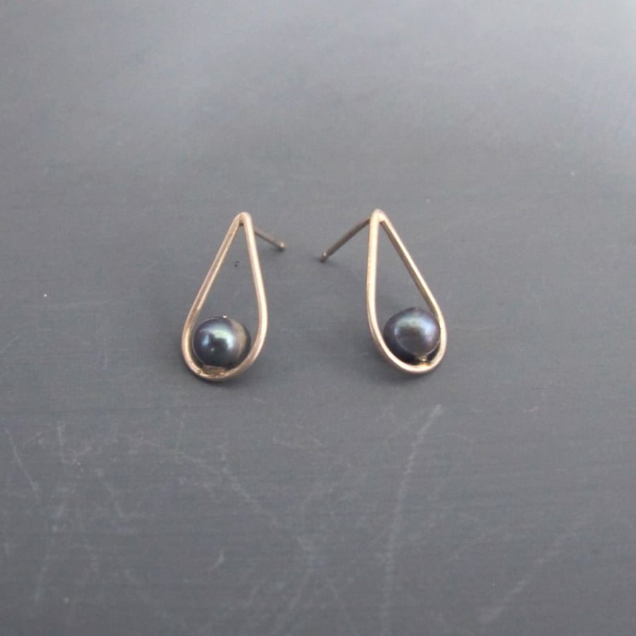 Purple Pearl & Sterling Silver Teardrop Earrings