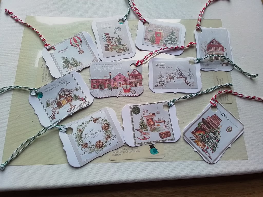 Pack of 10 Christmas gift tags. Ref 997