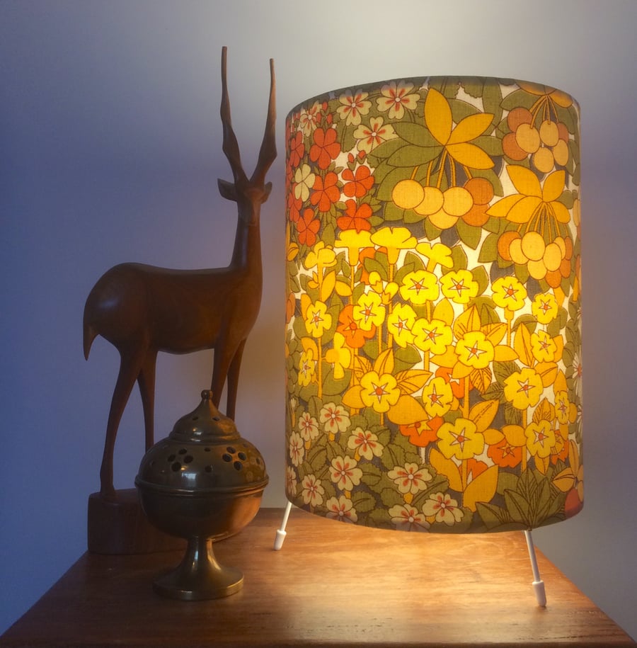 Sunshine SUMMERTIME Yellow Floral Retro 70s Pat Albeck Vintage  Fabric Lamp 
