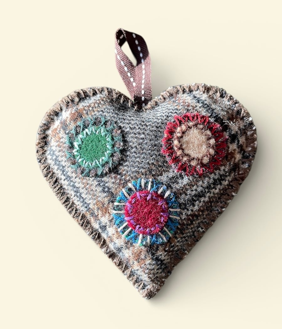 Hand stitched Lavender heart (FH7)