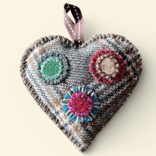 Hand stitched Lavender heart (FH7)
