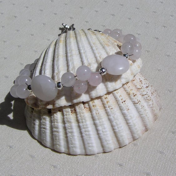 Pale Pink Rose Quartz Gemstone Beaded Bracelet "Roze"