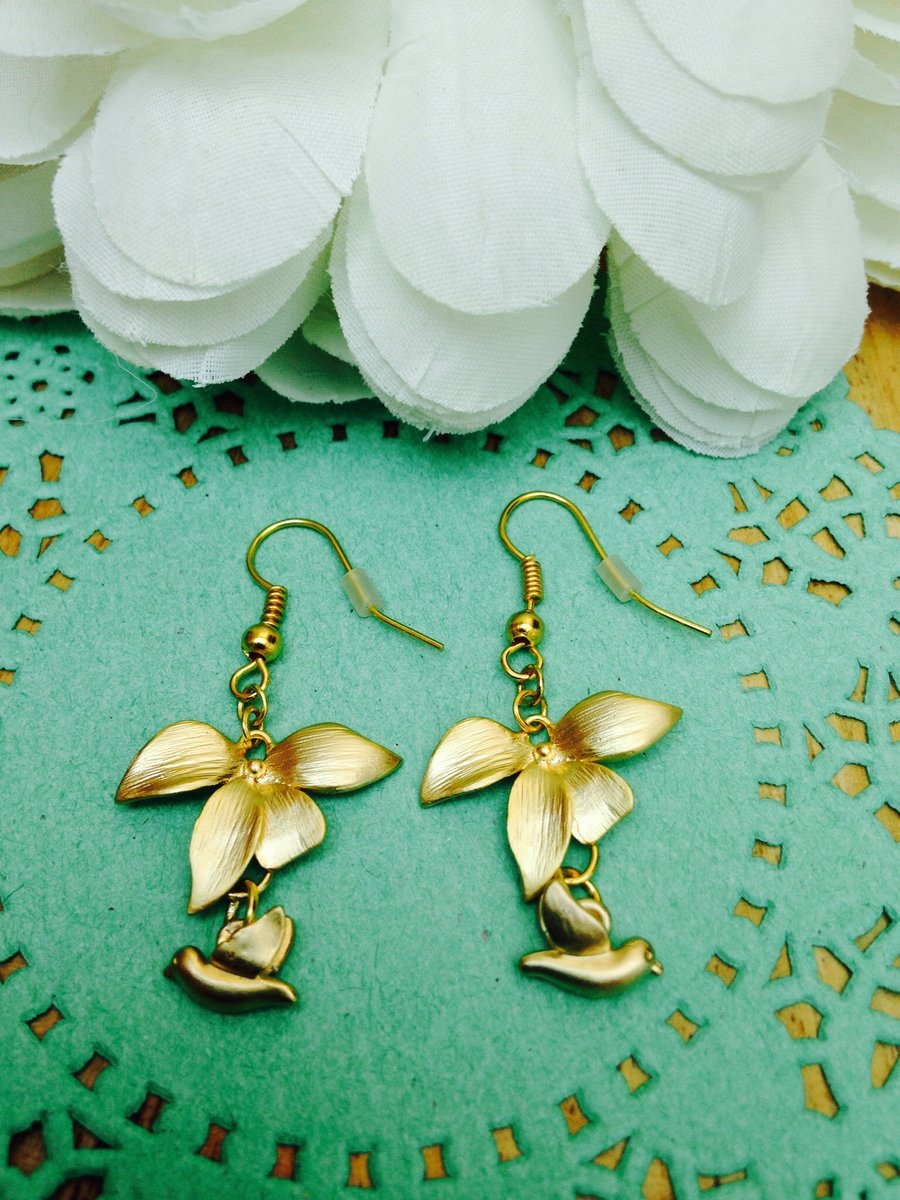 Stunning gold flower and bird earrings. FREE UK P&P