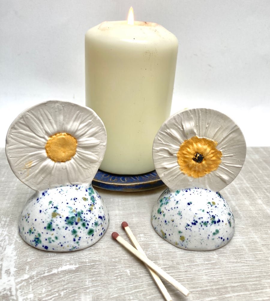 Daisy Meadow Candle Snuffer Ornament 