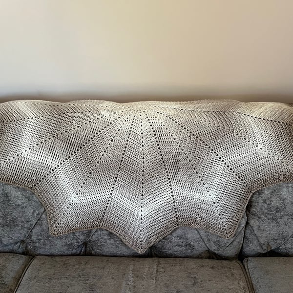 White and taupe baby blanket, crocheted baby blanket, newborn gift, unisex