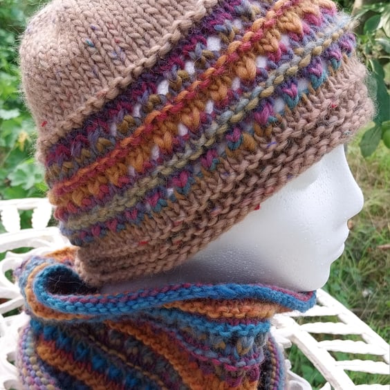 Handknit chunky wool hat and cowl set col 1