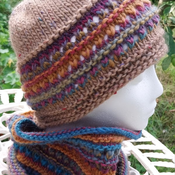 Handknit chunky wool hat and cowl set col 1