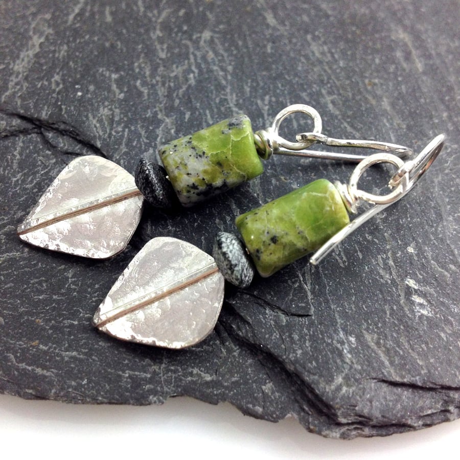 Silver and green serpentine leaf spear earrings