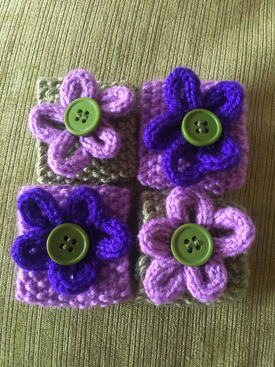 4 x Pretty knitted napkin rings