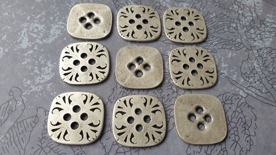 22.4mm 36L Square Antique Silver Buttons