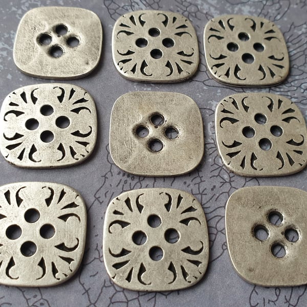 22.4mm 36L Square Antique Silver Buttons