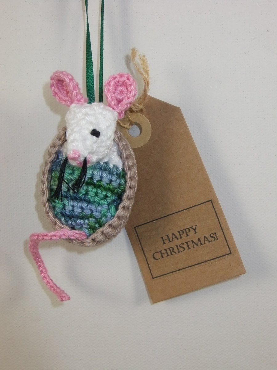 Keepsake Mouse in Walnut Decoration