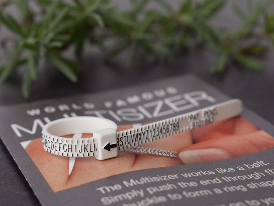 Ring Sizer - UK Multi Size Ring Gauge - Reusable Ring Measurement Checker