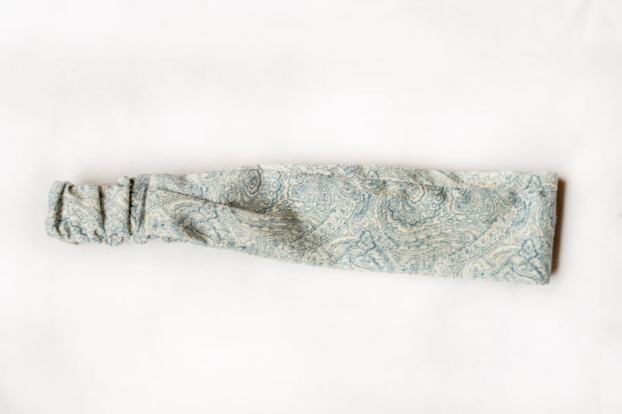 Hair band with blue paisley pattern
