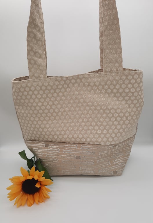 Large Tote bag with pockets in cream. 
